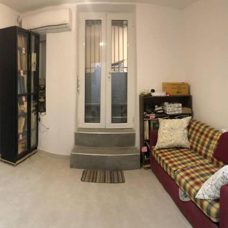 Exarcheia: Independent Ground Floor House. Apartment Athens Luaran gambar