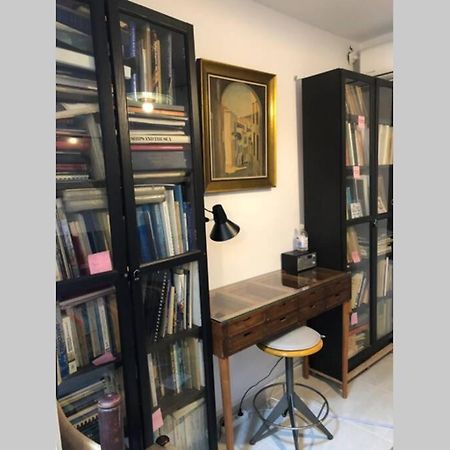 Exarcheia: Independent Ground Floor House. Apartment Athens Luaran gambar