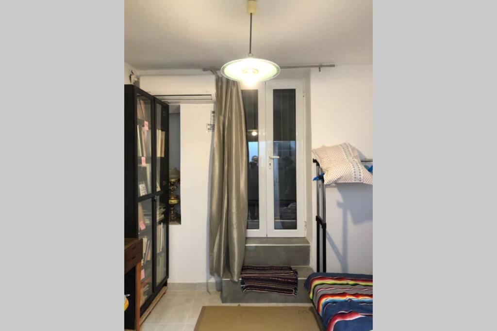 Exarcheia: Independent Ground Floor House. Apartment Athens Luaran gambar