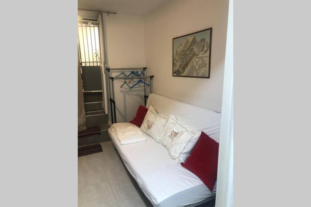 Exarcheia: Independent Ground Floor House. Apartment Athens Luaran gambar