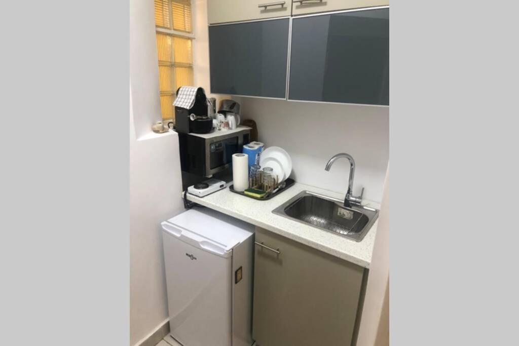 Exarcheia: Independent Ground Floor House. Apartment Athens Luaran gambar