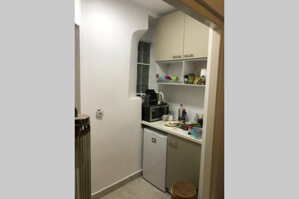 Exarcheia: Independent Ground Floor House. Apartment Athens Luaran gambar